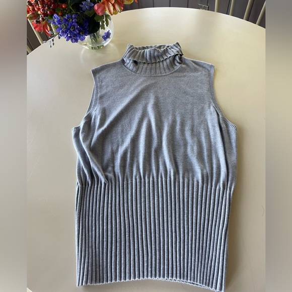Ellen Tracy Tops - Ellen Tracy Gray silk and cashmere sleeveless sweater -size XL